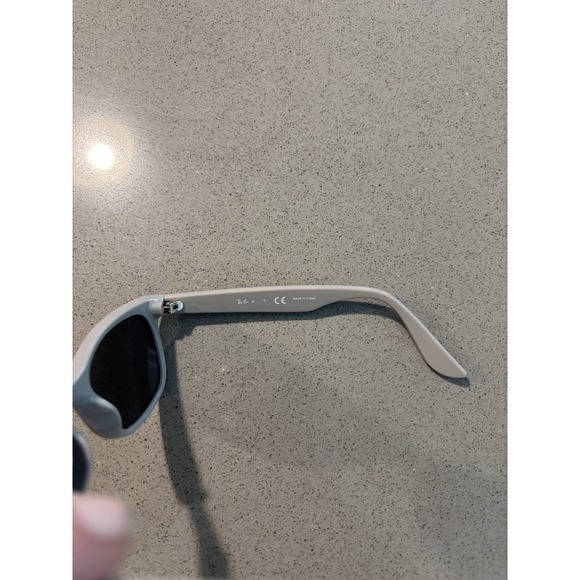 Ray-Ban Wayfarer Jr. Kids Sunglasses RJ9052S 177/87 47-15 with Case - Picture 10 of 13